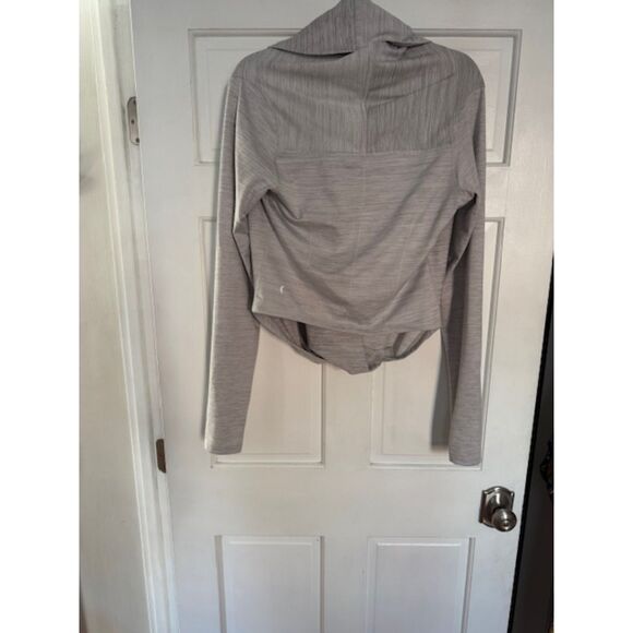 ZYIA Active Haze Silver Gray Twisted Front Yoga Shawl Size M - Picture 3 of 6